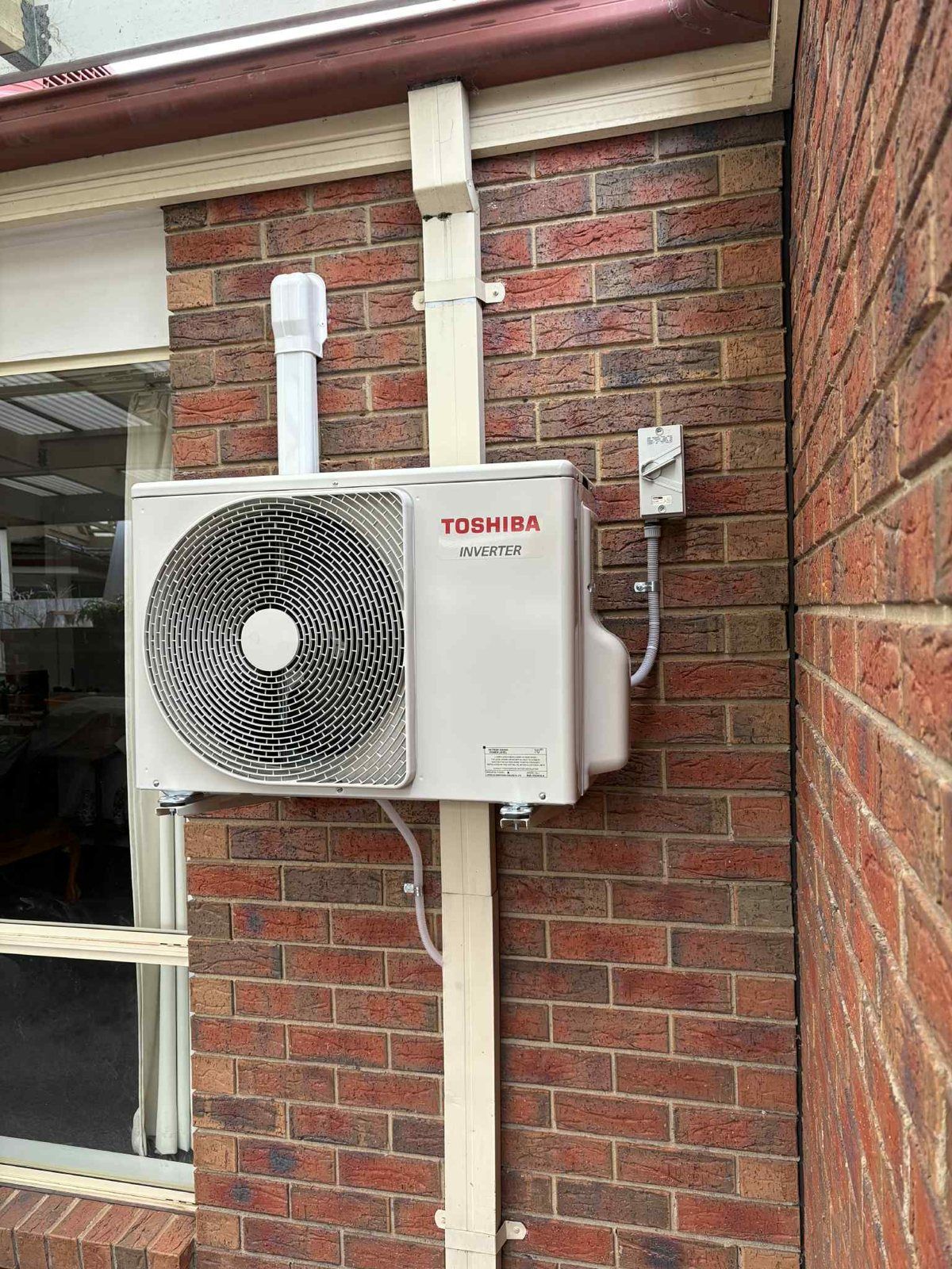 Toshiba outdoor unit with neat covered pipework